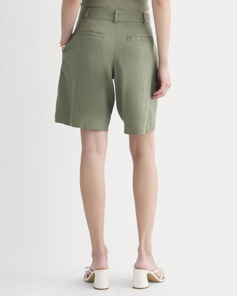 The Pleated Short in Stretch Linen | Lichen Green