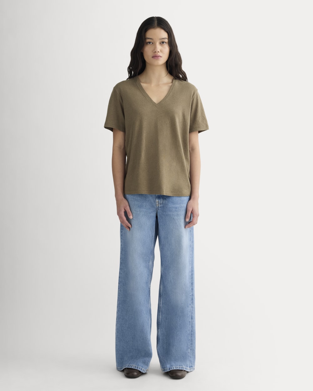 The Slouchy V-Neck Tee in Cotton Linen | Deep Taupe