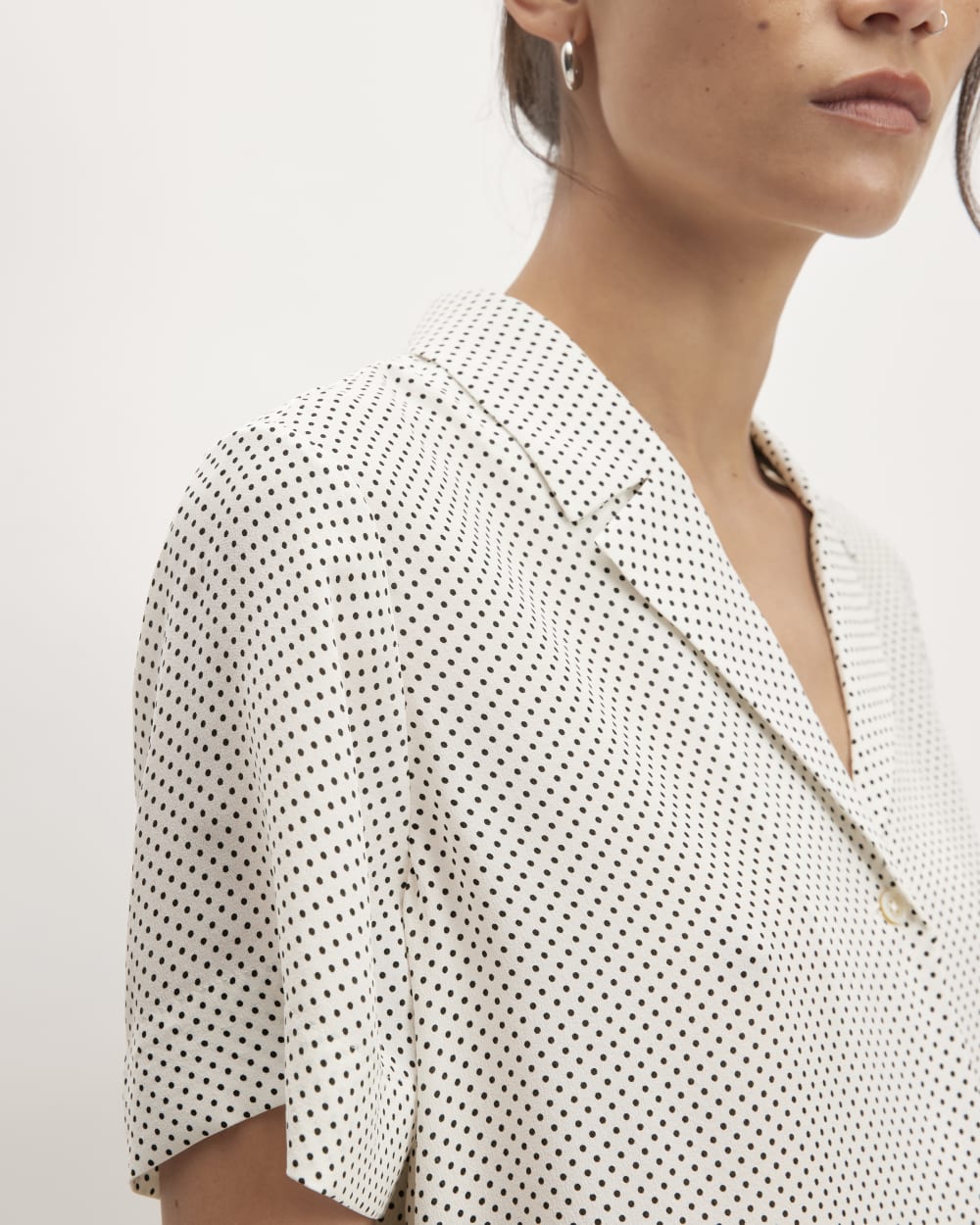 The Notch Shirt in Washable Silk | Bone / Black Polka Dot