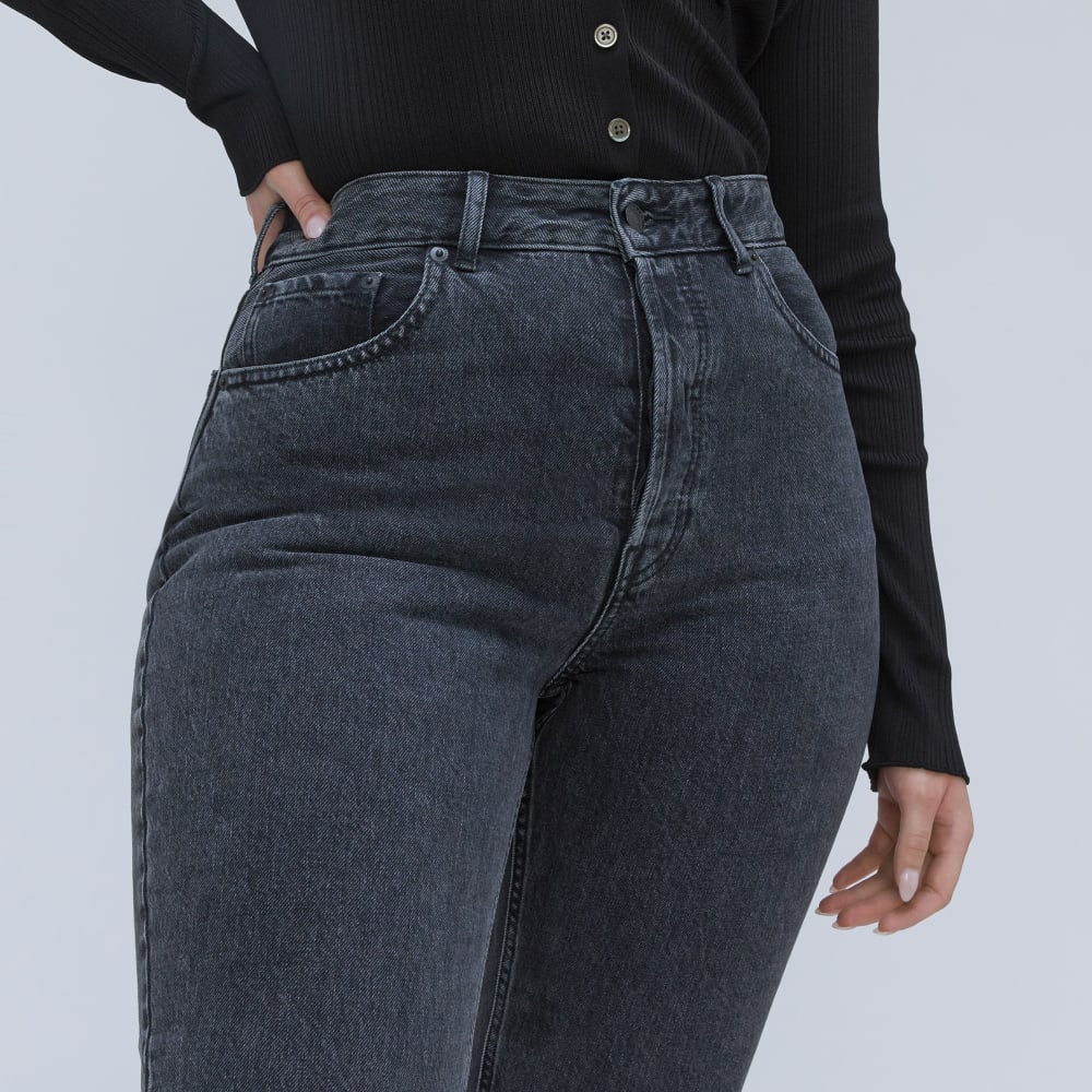 The '90s Cheeky Hourglass Jean | Washed Black | 28.5 Inseam
