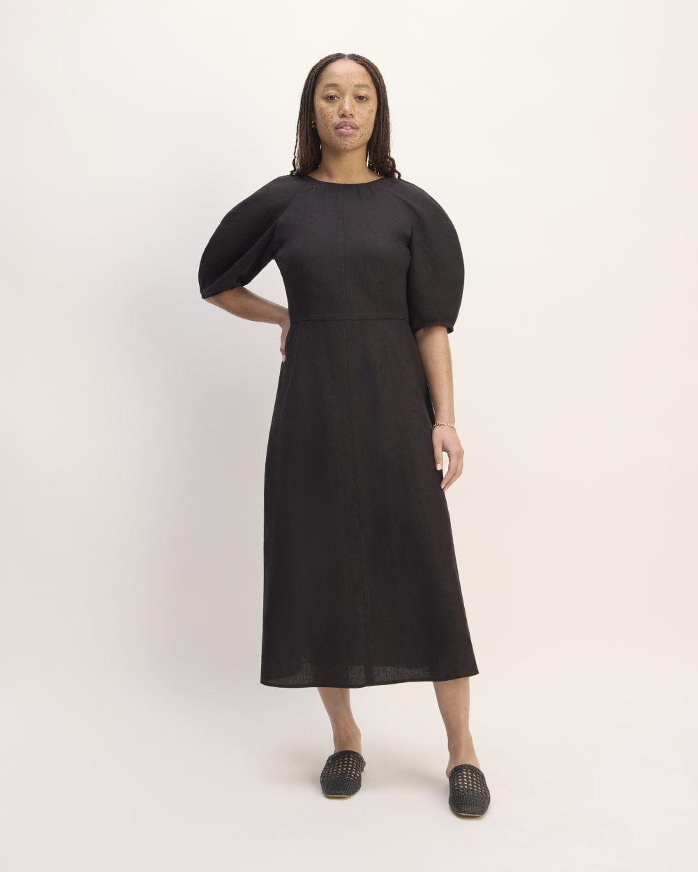 The Linen Short-Sleeve Scoop Midi Dress | Black