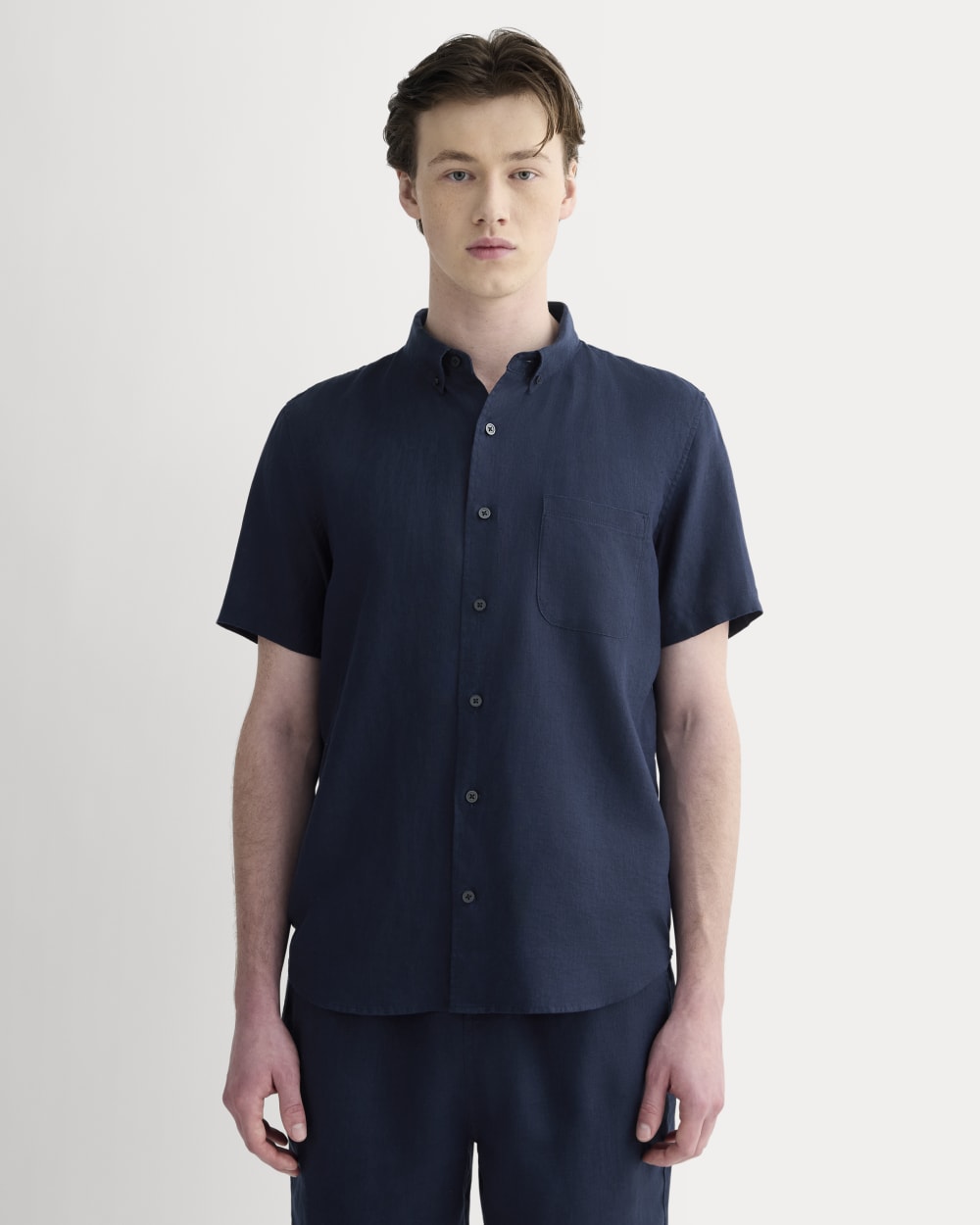 The Classic Short-Sleeve Shirt in Linen | Navy