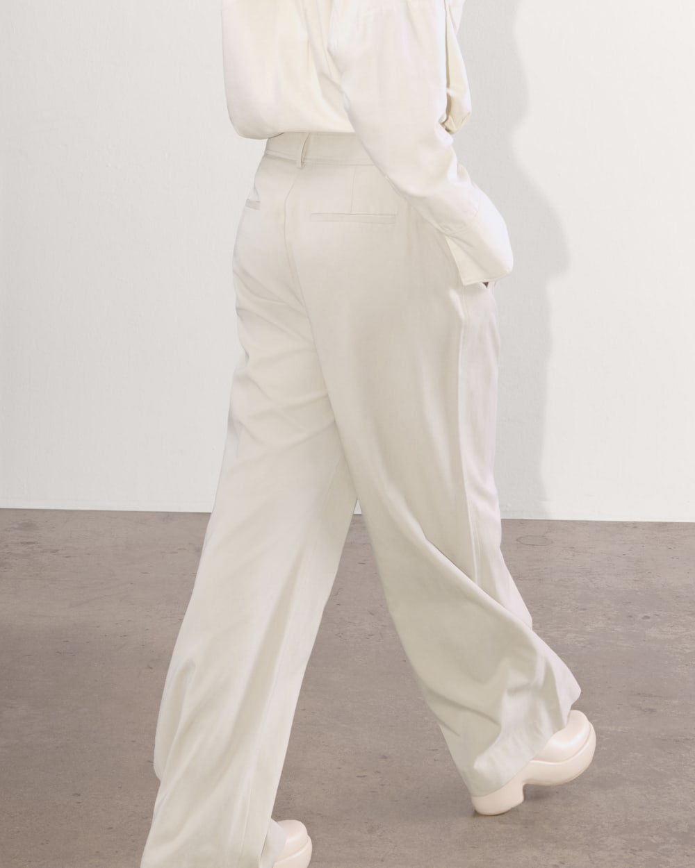 The Draper Pleated Pant in Buttersmooth | Sandstone | 32 Inseam