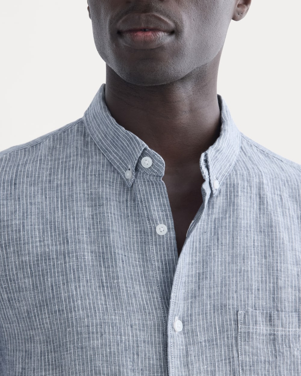 The Classic Short-Sleeve Shirt in Linen | White / Blue