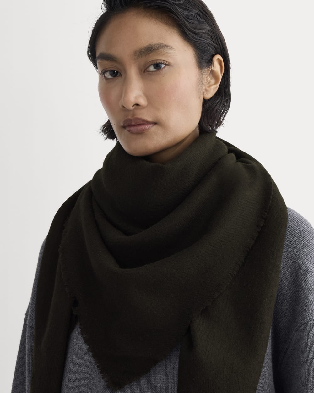 The Cashmere Feather Scarf | Black