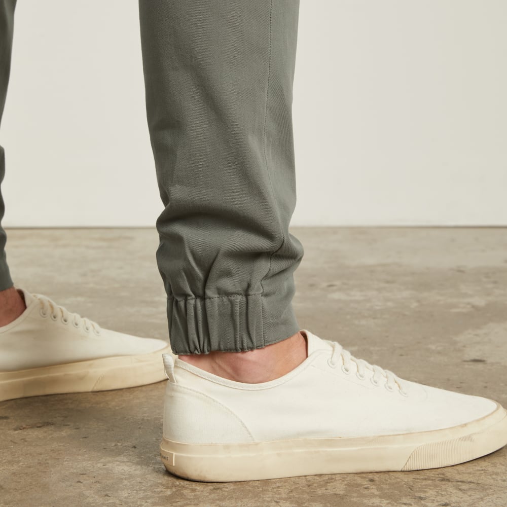 The Performance Traveler Chino | Pewter Green