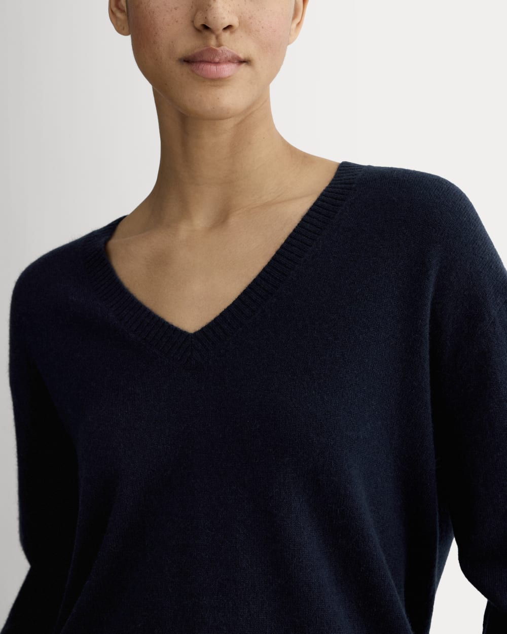 The Classic V in Cashmere | Navy