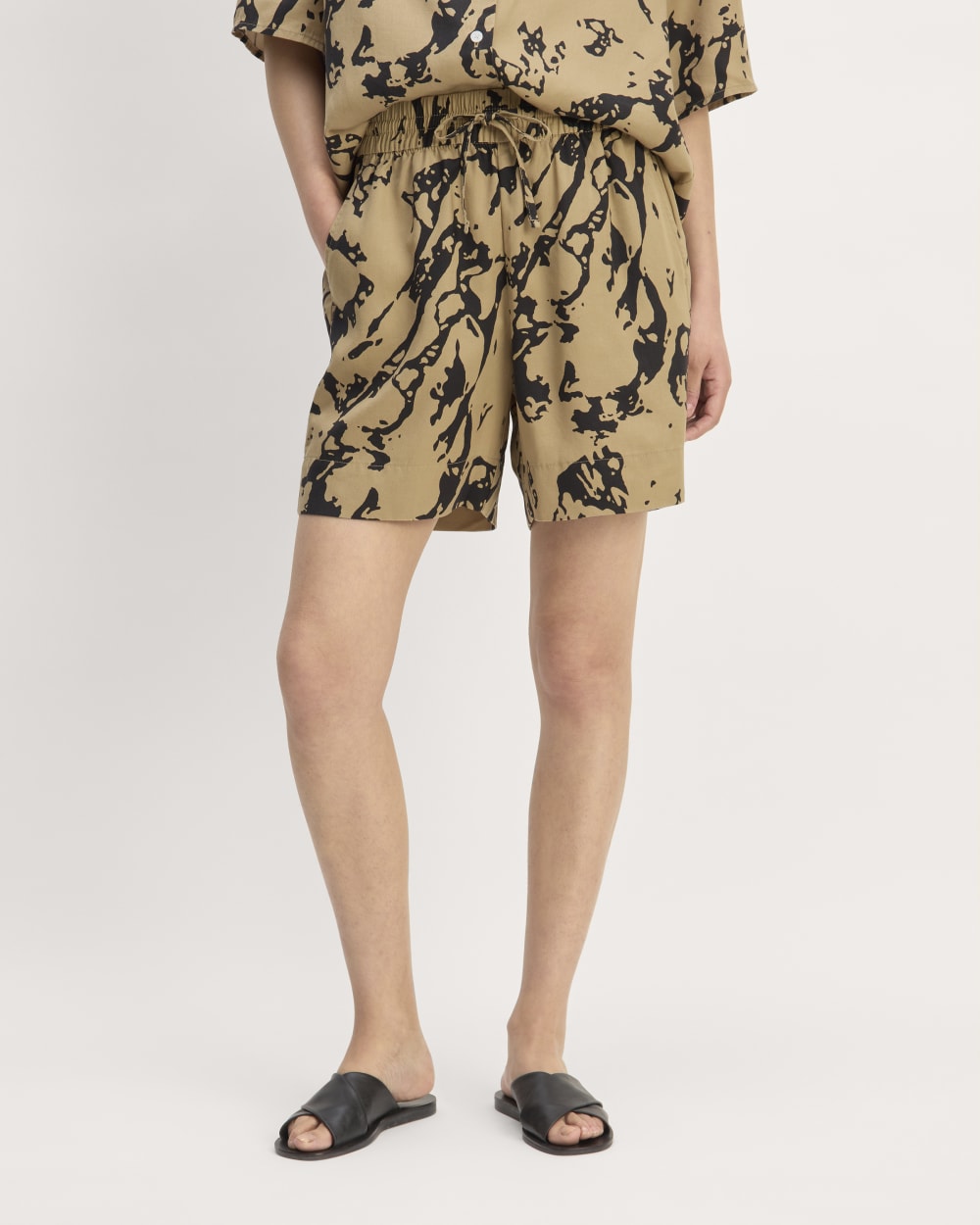 The Vacation Short | Black / Cornstalk Abstract
