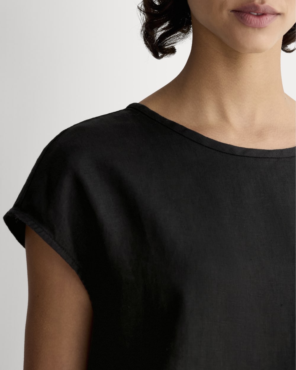 The Muscle Top in Linen | Black