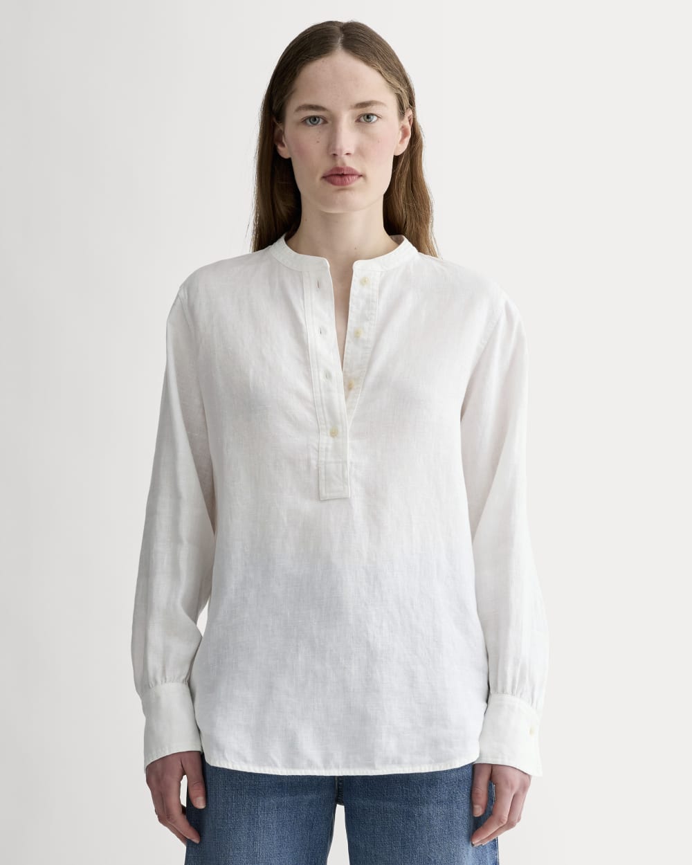 The Henley Shirt in Linen | White