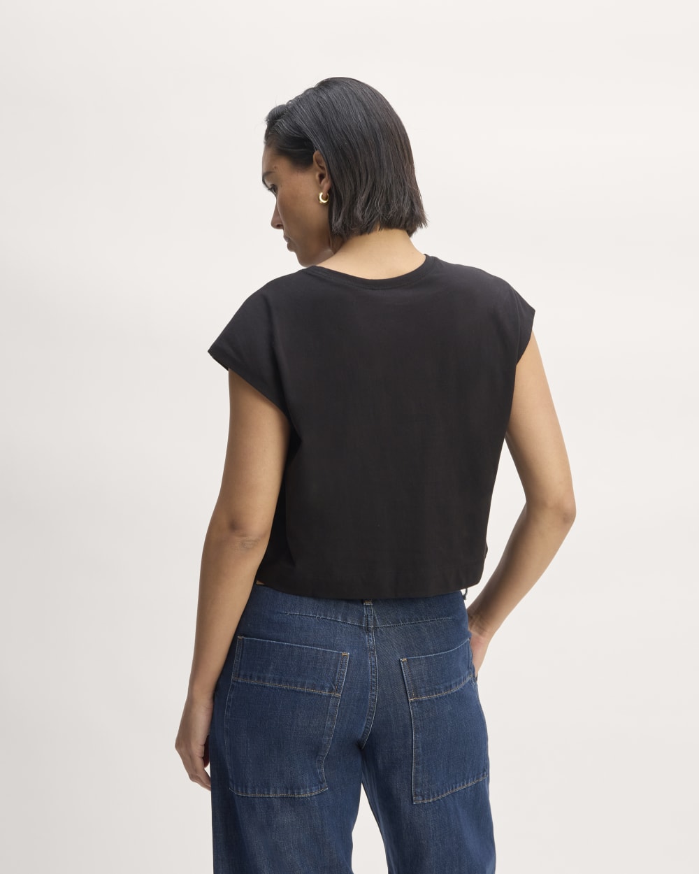 The Muscle Cropped Tee in Essential Cotton | Black