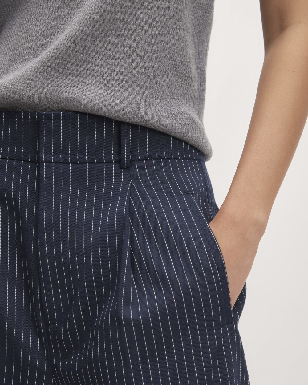 The Draper Pleated Pant in Buttersmooth | Navy / Bone | 32 Inseam