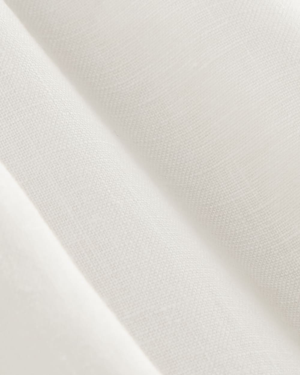 The Henley Shirt in Linen | White