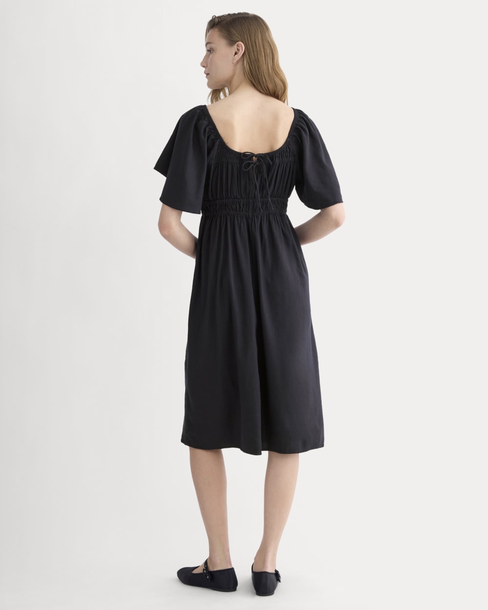 The Flutter-Sleeve Dress in Stretch Linen | Black