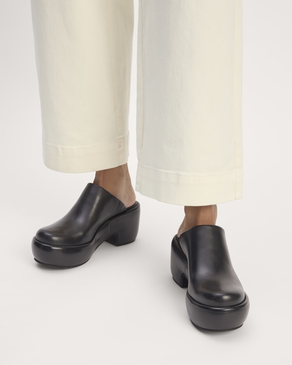 The Puffa Clog | Black