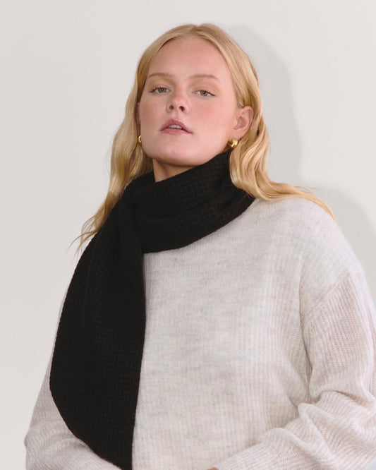 The Waffle Scarf | Black
