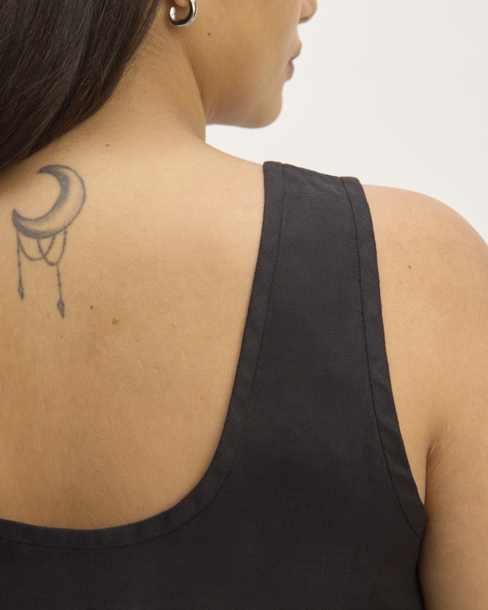 The Scoop Tank in Linen | Black