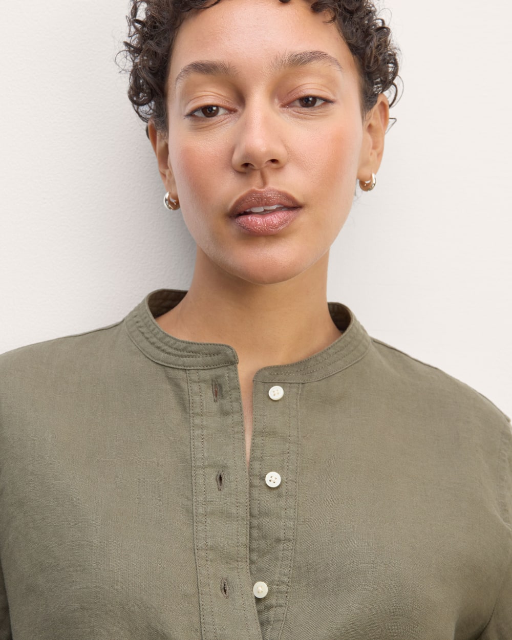 The Henley Shirt in Linen | Kalamata