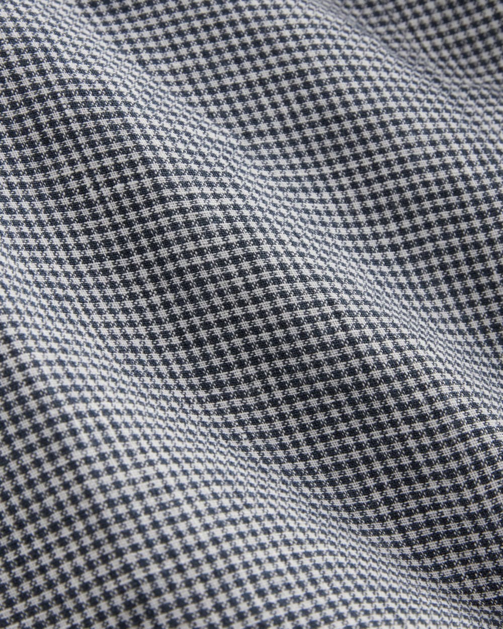 The Notch Shirt in Linen | Midnight Navy Gingham