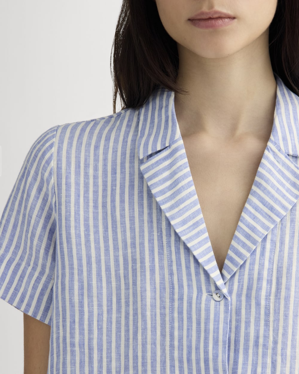 The Notch Shirt in Linen | Bluebell / Bone