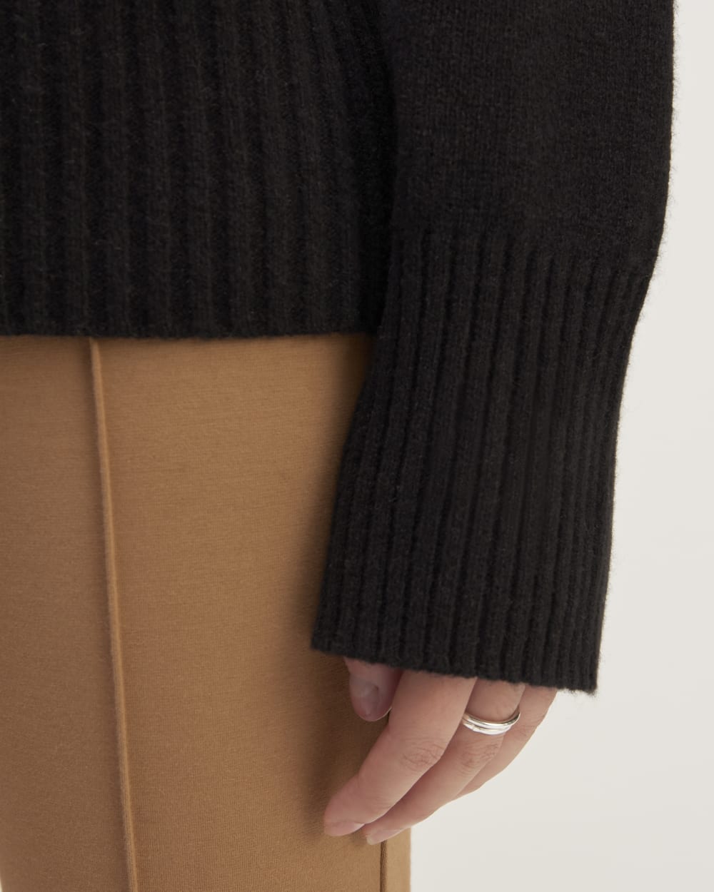 The Cashmere Oversized Turtleneck | Black