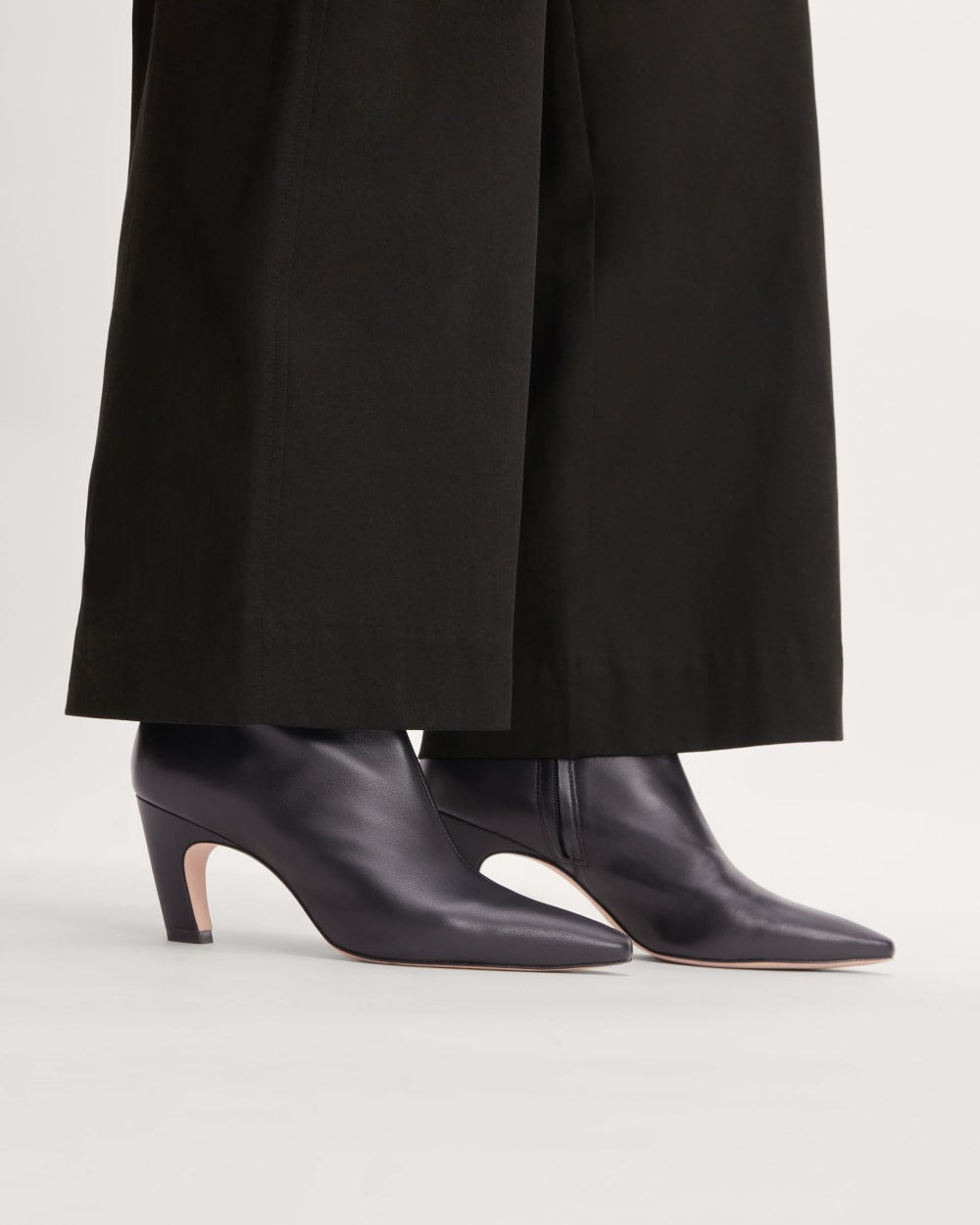 The Short Banana Boot | Black