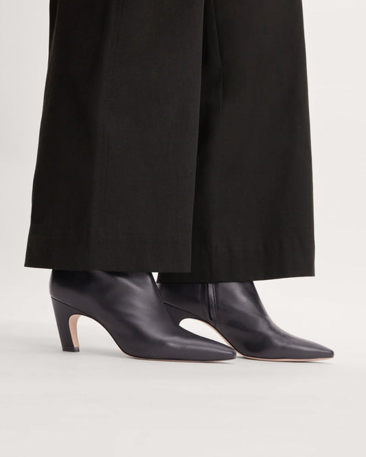 The Short Banana Boot | Black