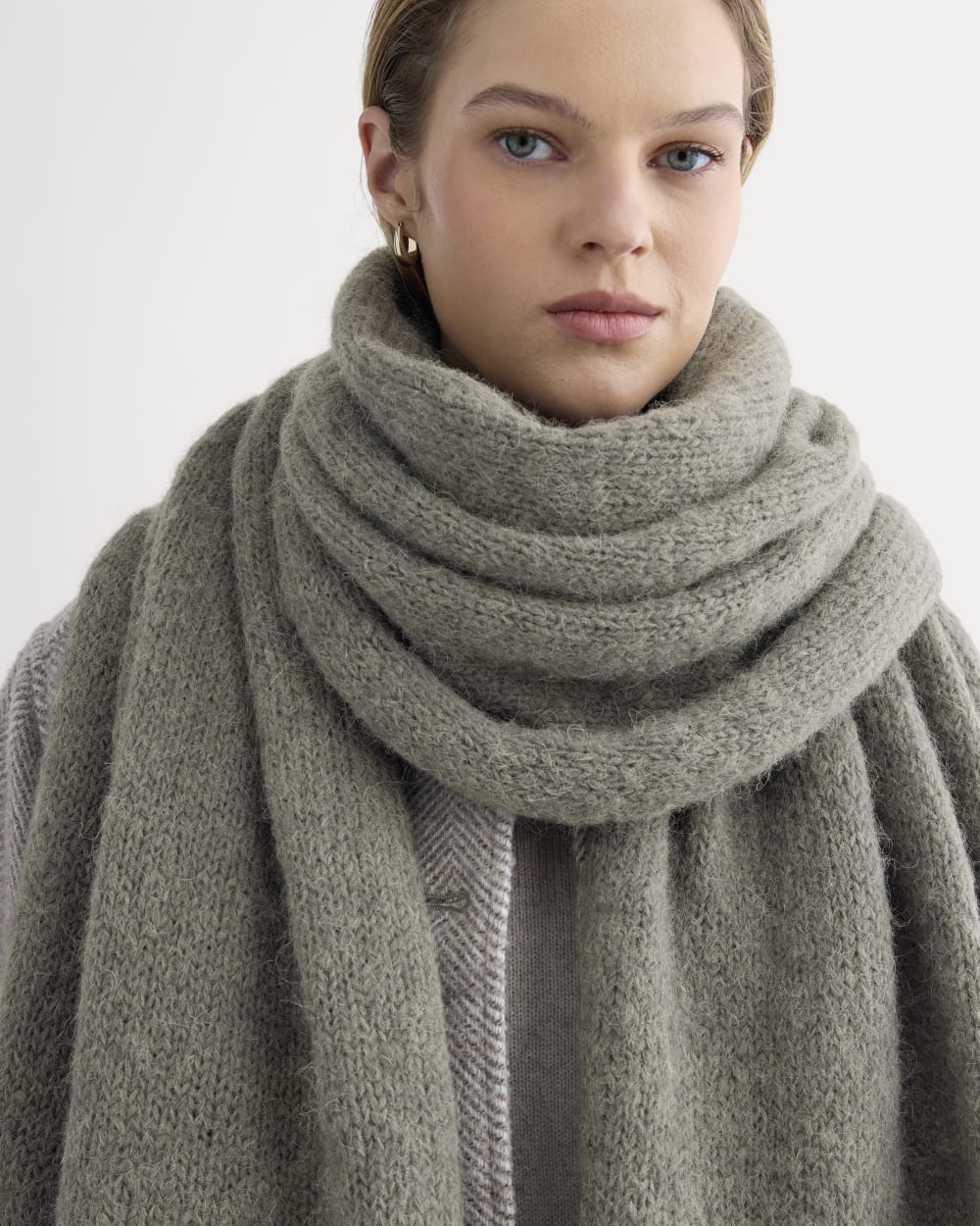 Plush Alpaca Scarf | Mid Grey Heather/ Bone