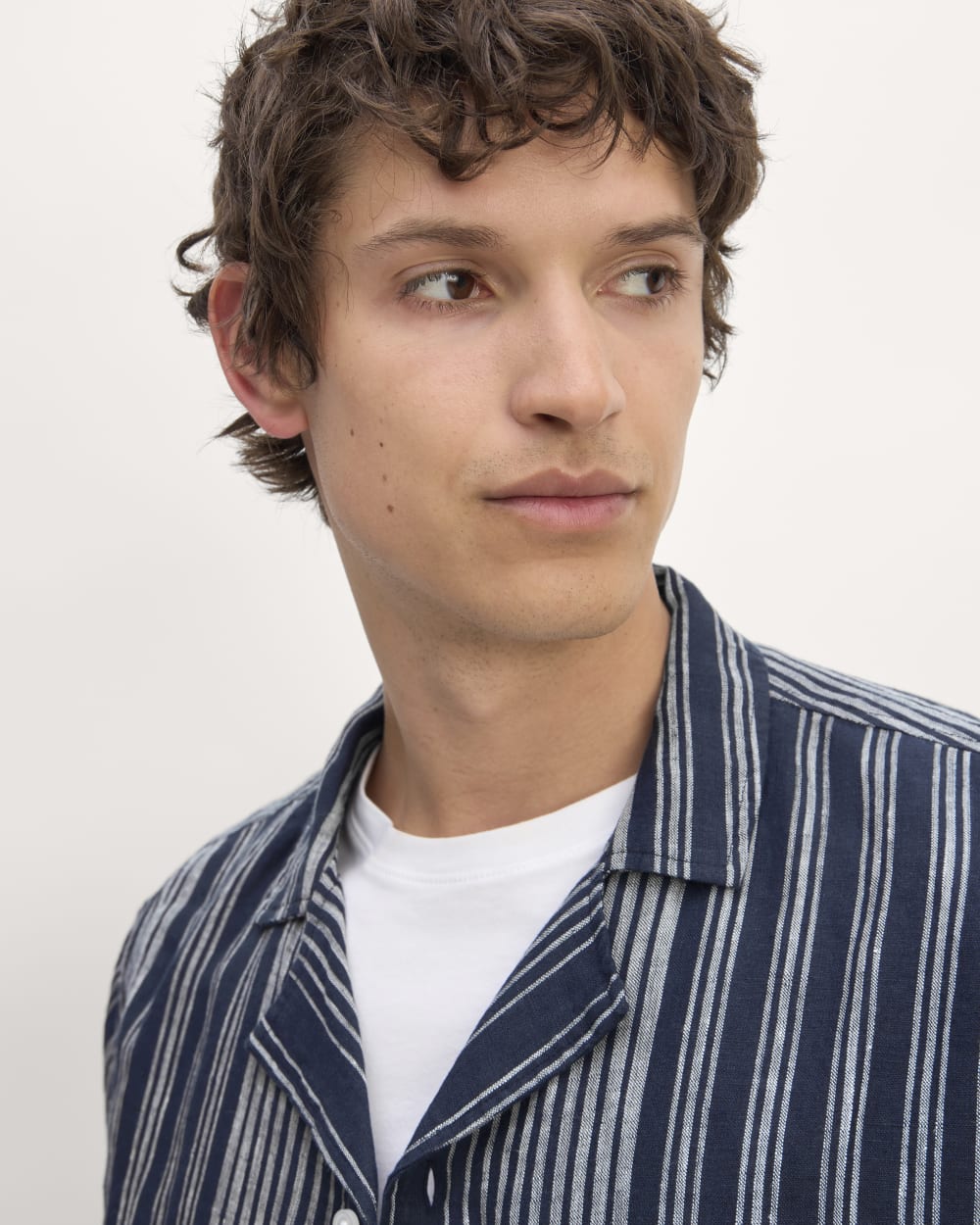 The Resort Shirt in Linen | Navy / Bone