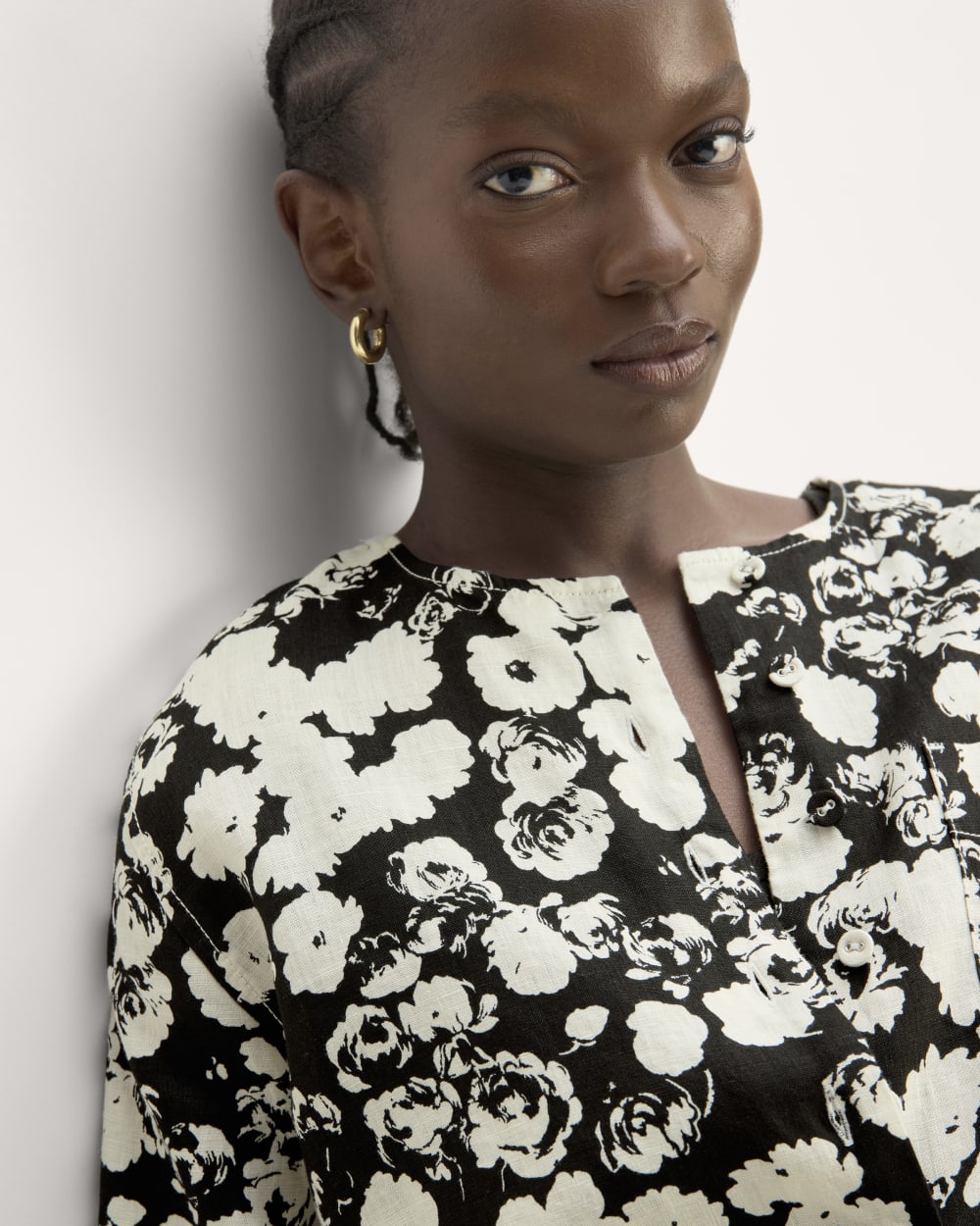 The Popover Shirt in Linen | Black / Bone Floral