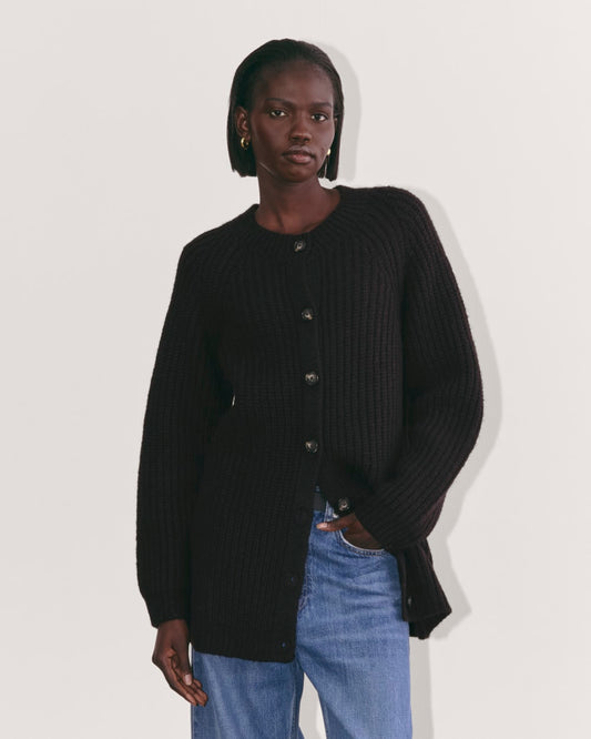 The Fisherman Cardigan in Cloud | Black