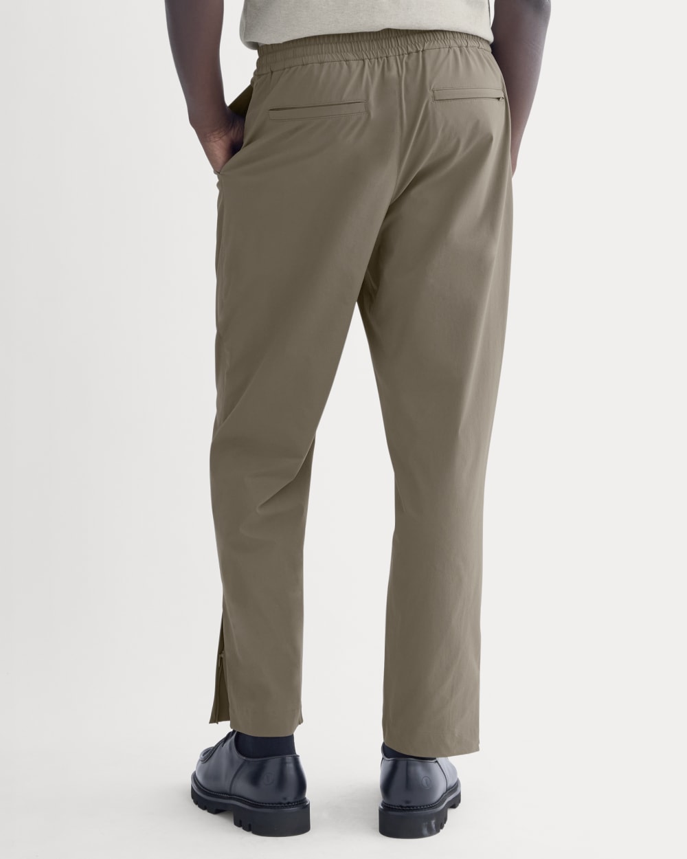 Transit Recycled Nylon Jogger | Deep Taupe