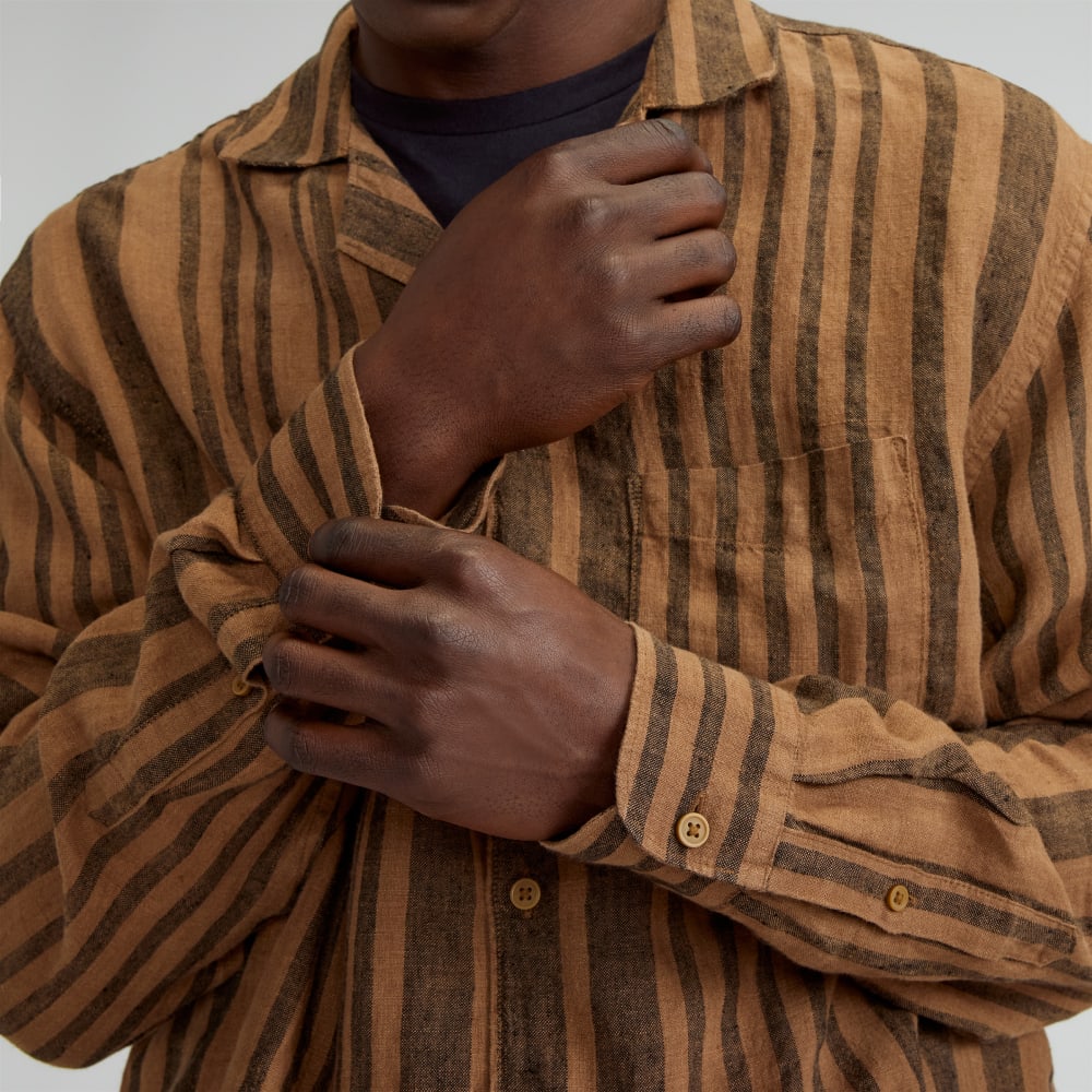 The Relaxed Linen Long-Sleeve Shirt | Toasted Coconut / Black
