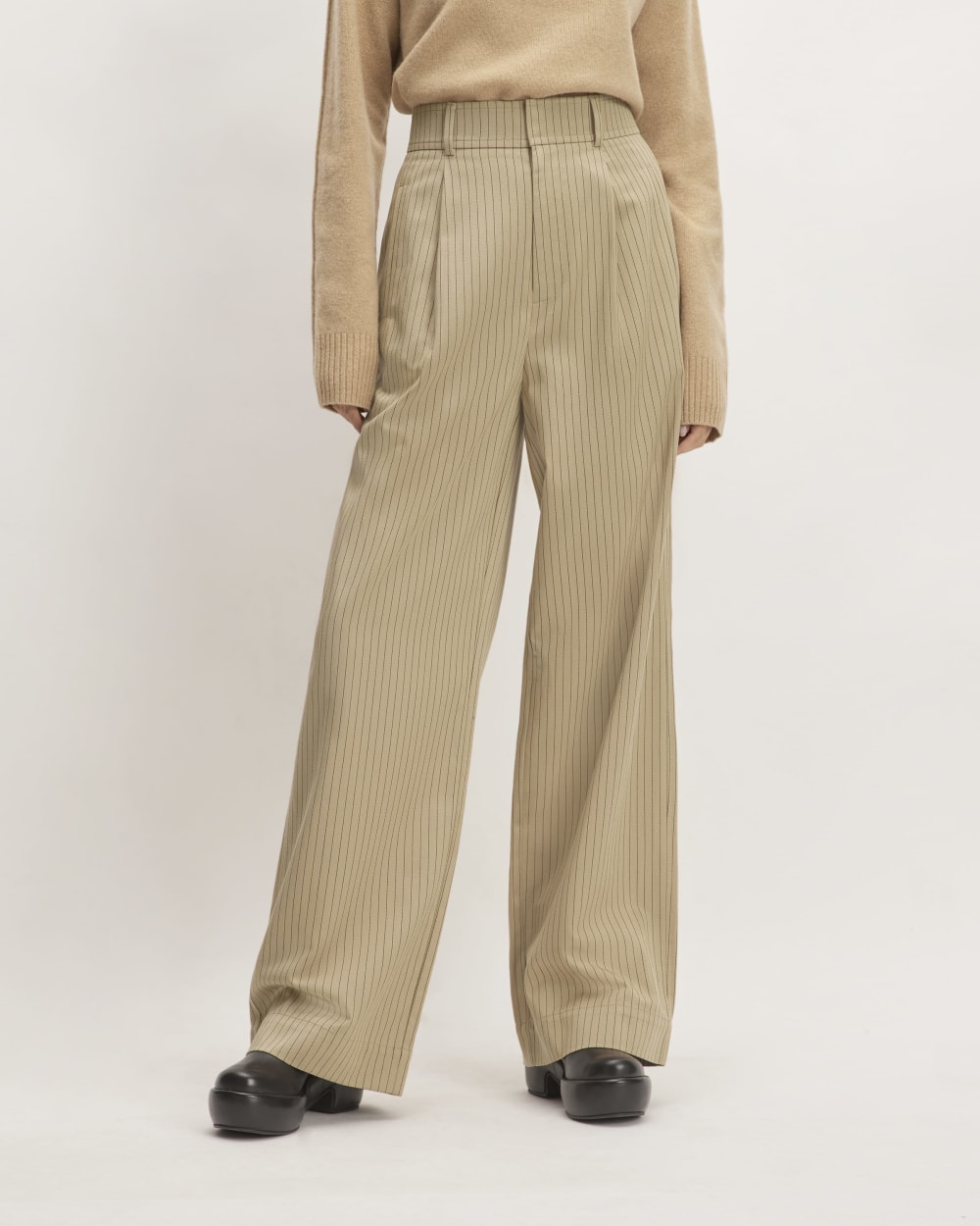 The Draper Pleated Pant in Buttersmooth | Cornstalk / Black | 32 Inseam