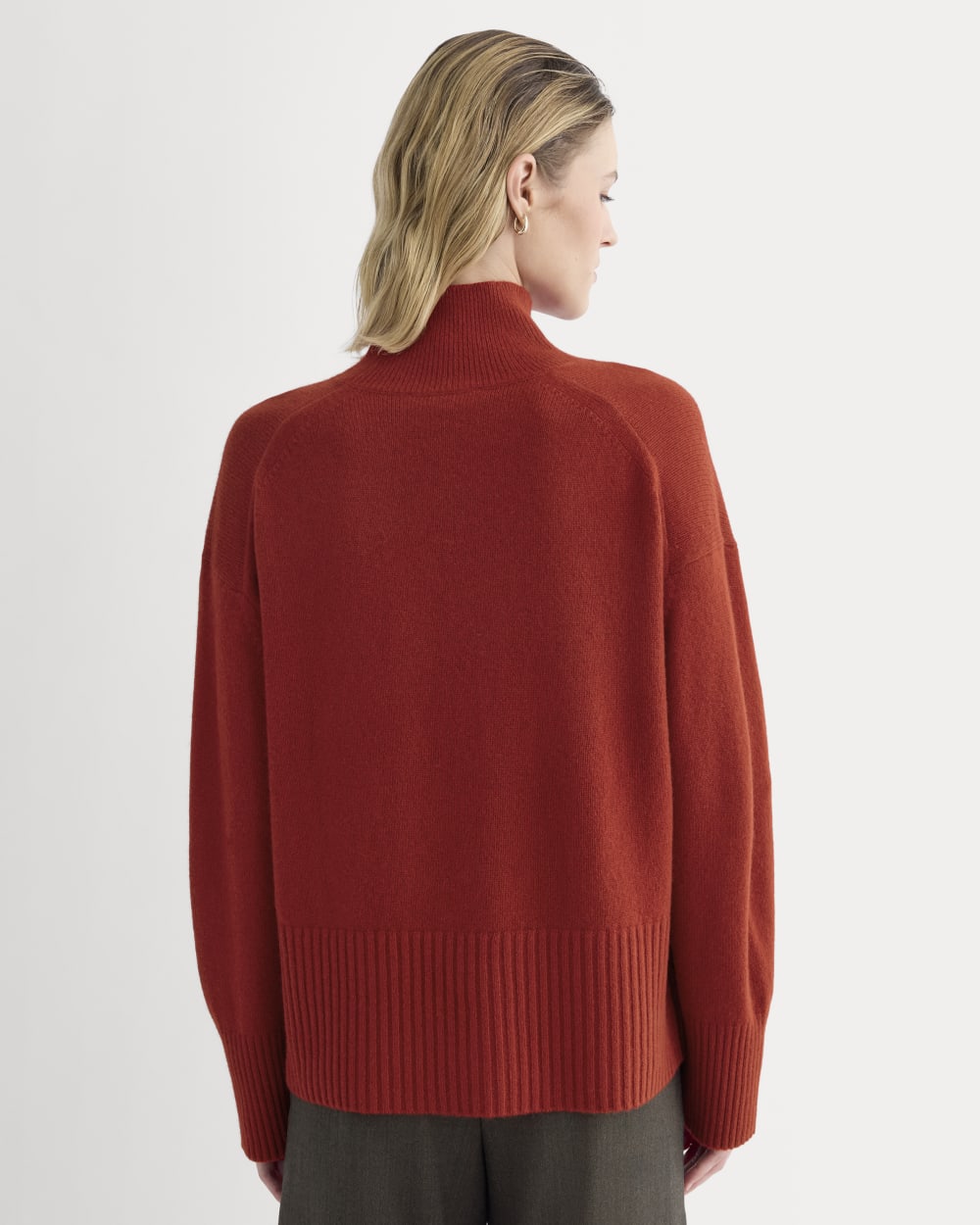 The Boxy Turtleneck in Cashmere | Berry Red