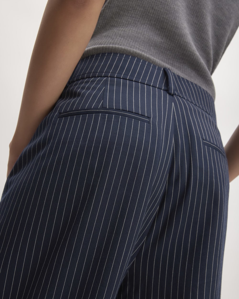 The Draper Pleated Pant in Buttersmooth | Navy / Bone | 32 Inseam