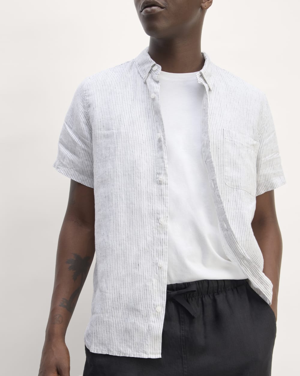 The Classic Short-Sleeve Shirt in Linen | White / Black