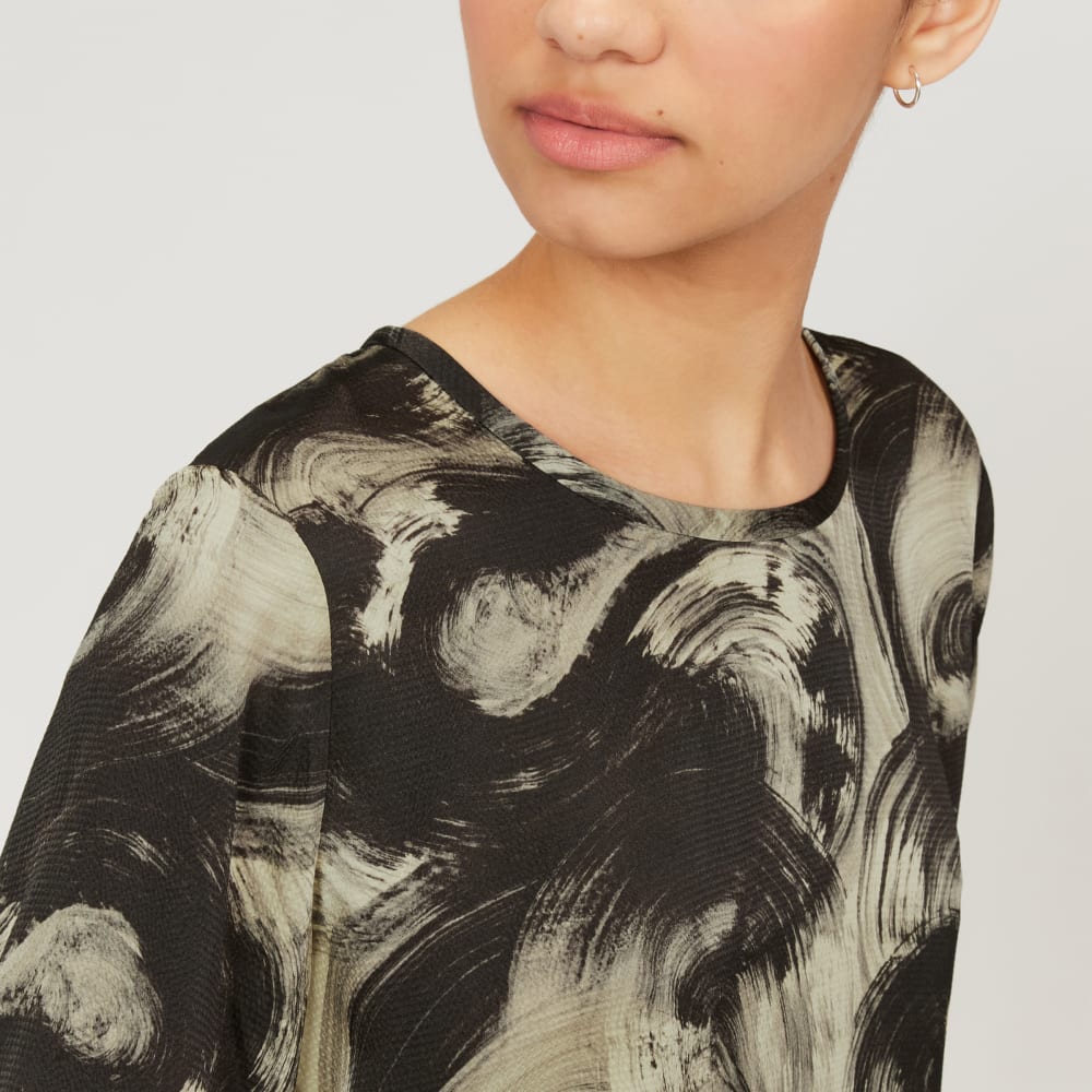 The Satin Relaxed Tee | Pale Yellow / Black