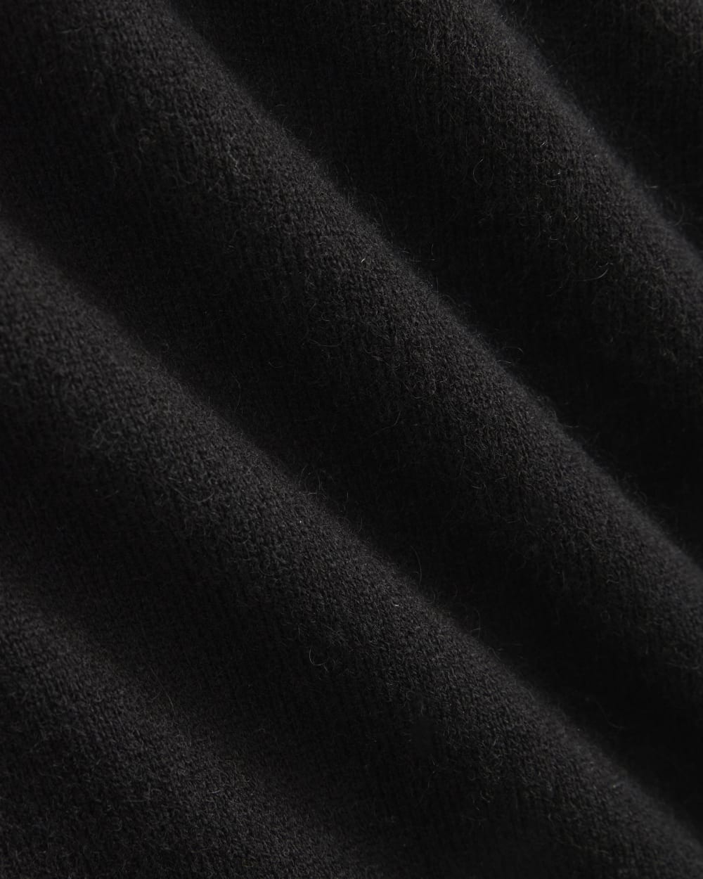 The Classic V in Cashmere | Black