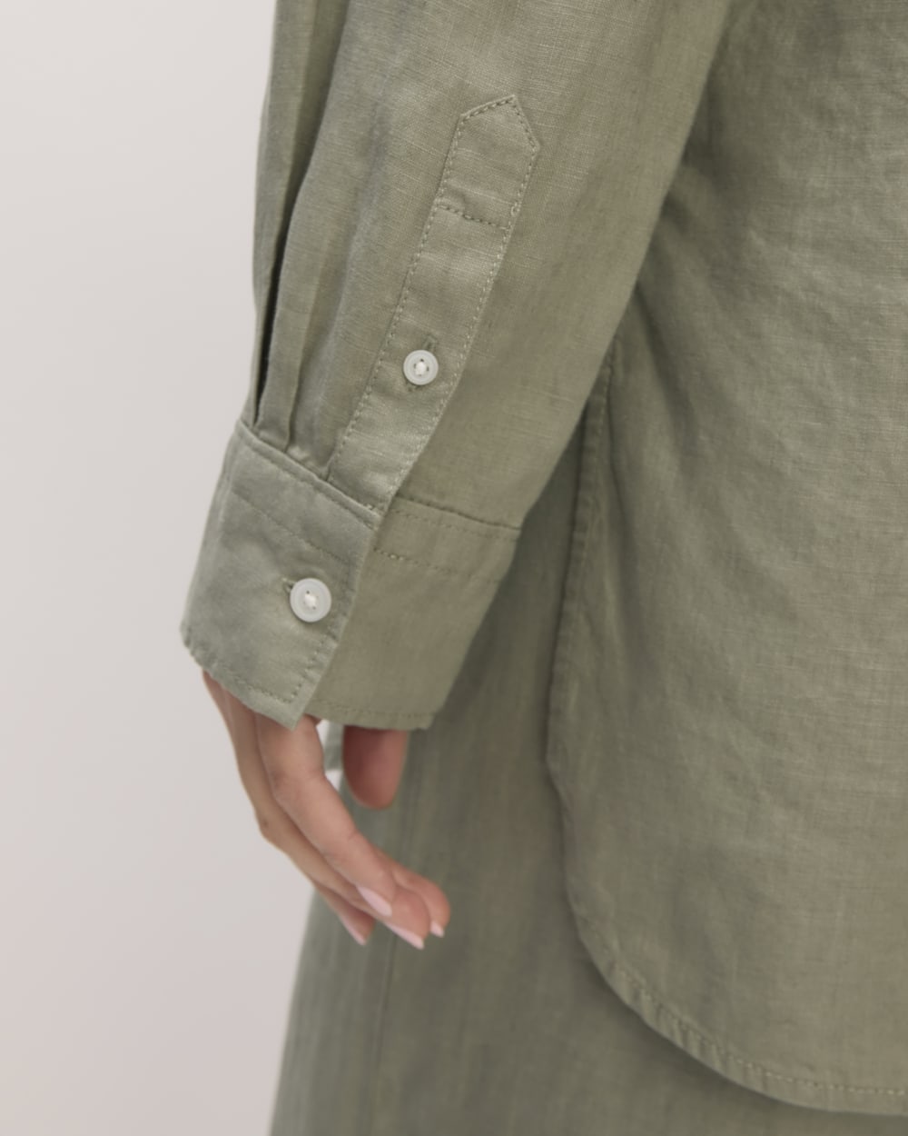 The Boyfriend Shirt in Linen | Sage Green
