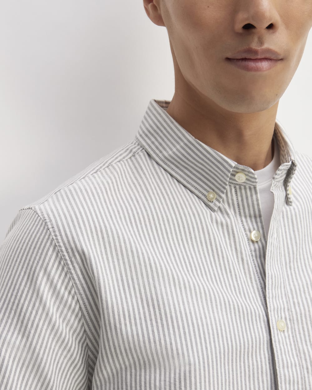 The Organic Short Sleeve Oxford Shirt | Charcoal / White
