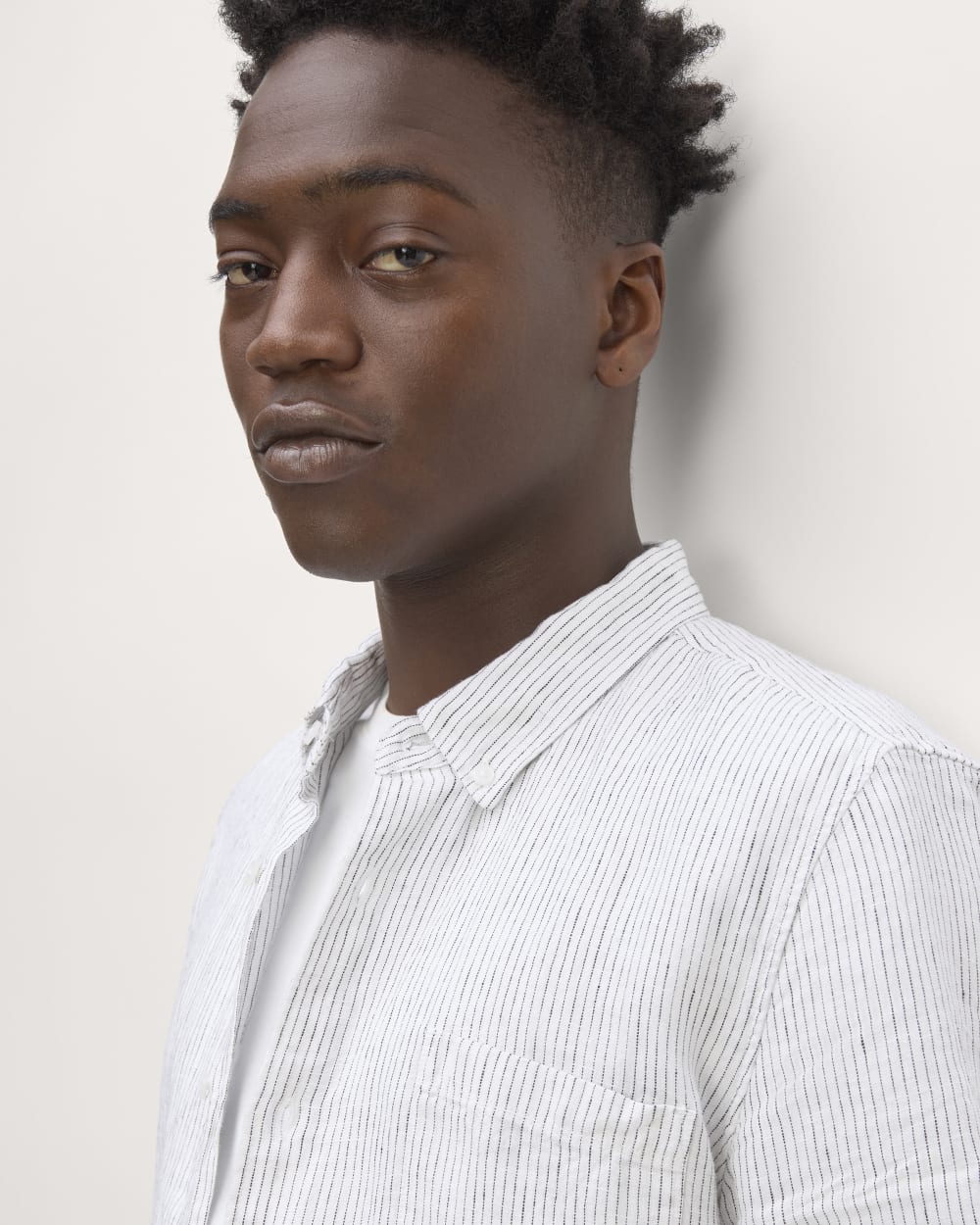 The Classic Short-Sleeve Shirt in Linen | White / Black