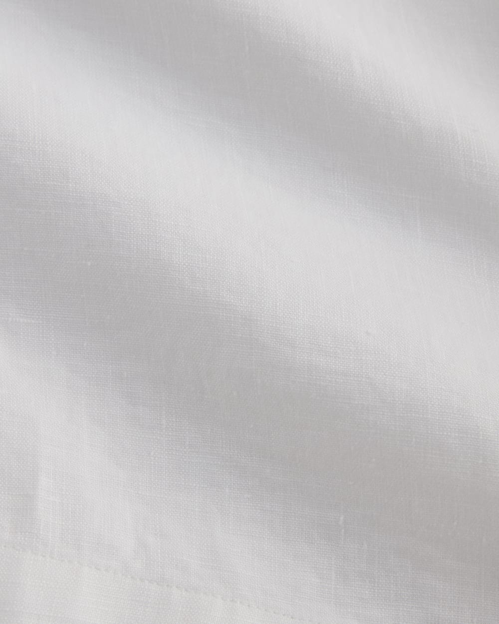 The Notch Shirt in Linen | White