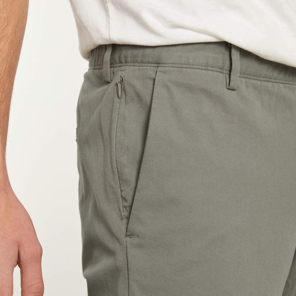 The Performance Traveler Chino | Pewter Green