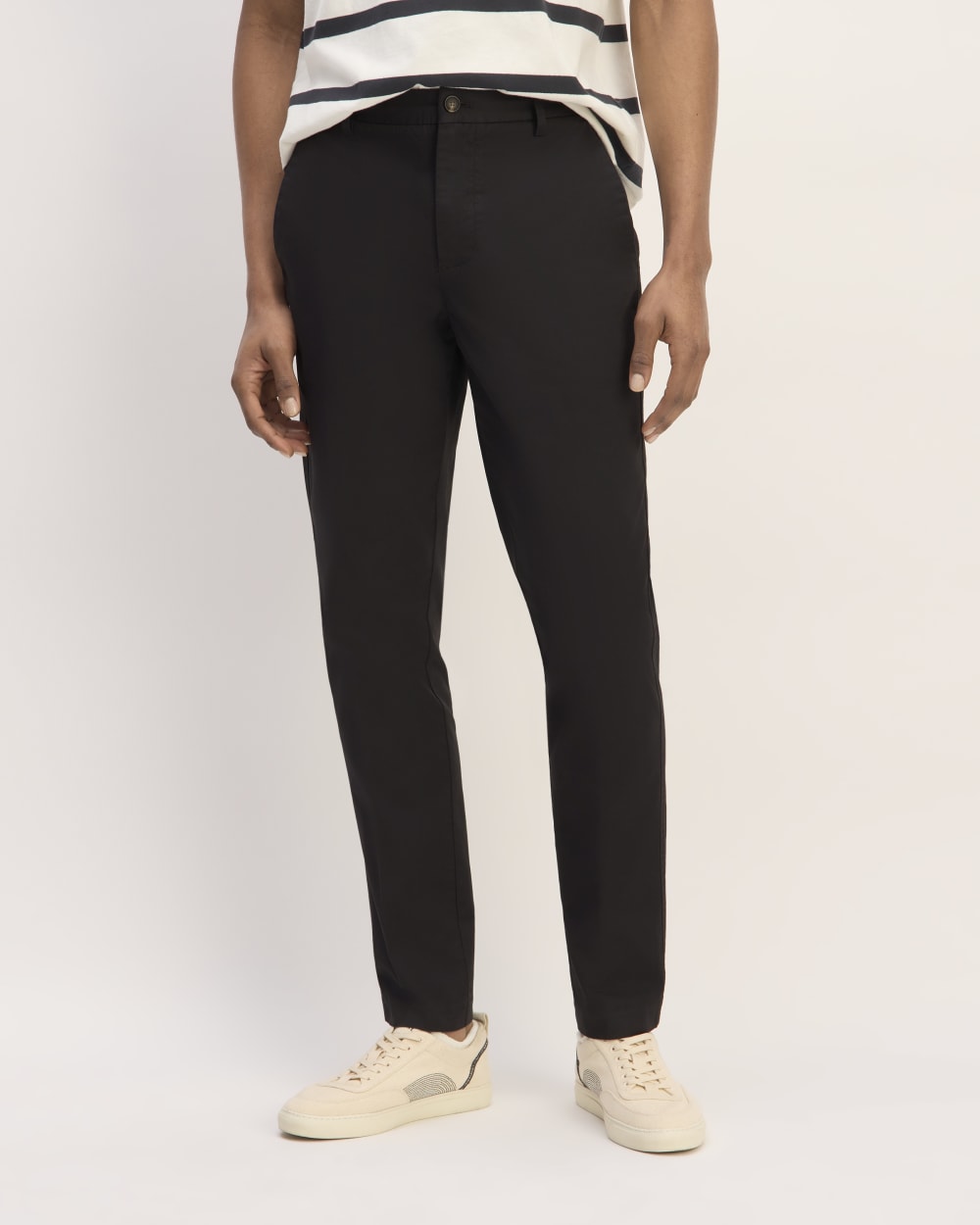 The Relaxed Taper Air Chino | Black