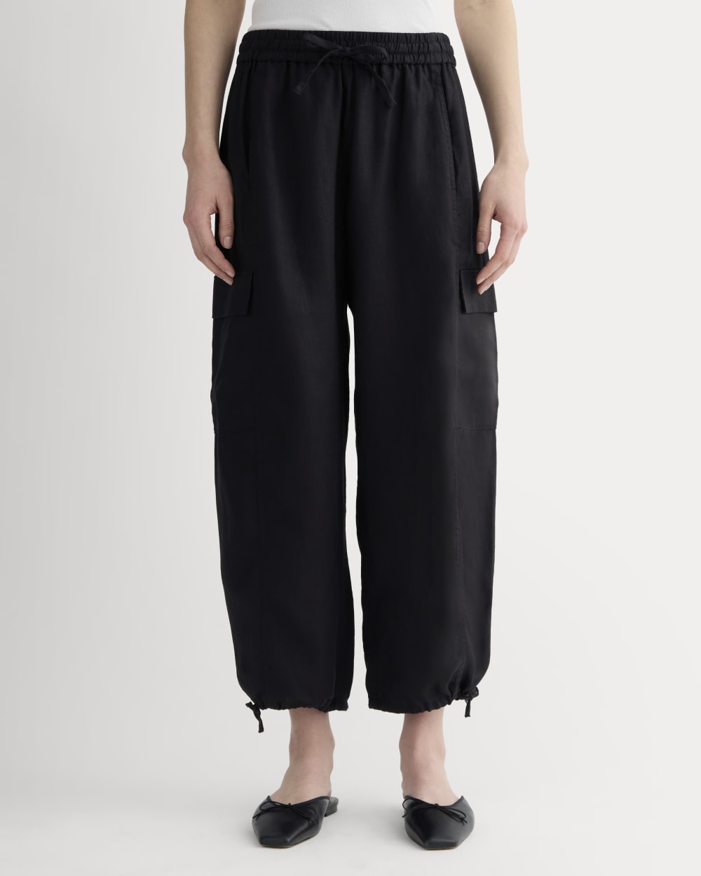The Cargo Curve Pant in Linen | Black