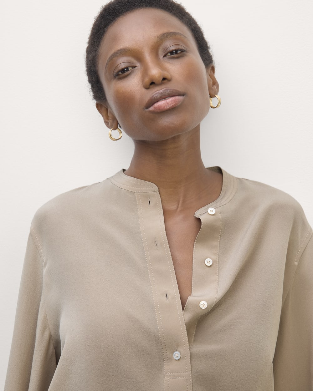 The Henley Shirt in Washable Silk | Burnt Sugar