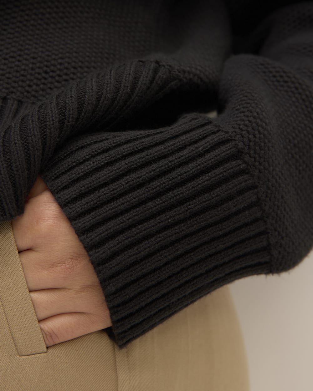 The Cotton Honeycomb Square Crew | Black