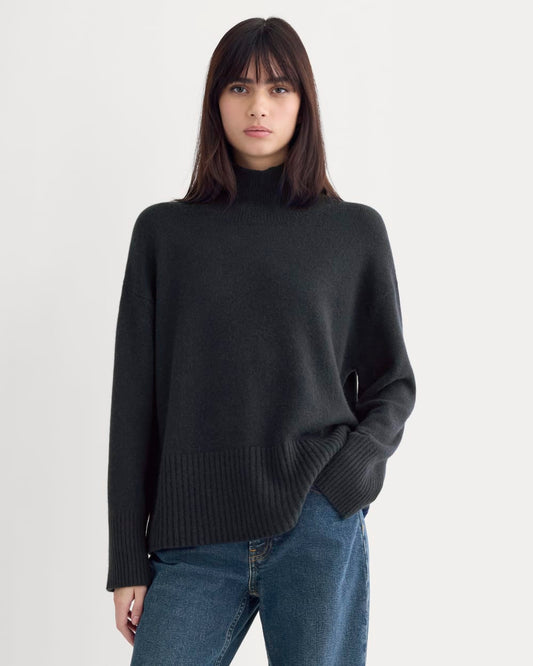 The Boxy Turtleneck in Cashmere | Navy