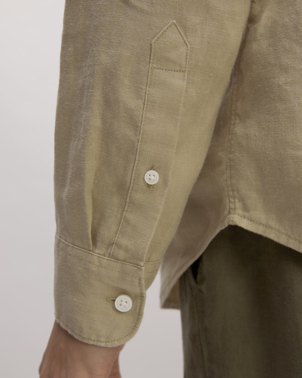 The Classic Shirt in Linen | Trench Coat Khaki